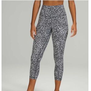 Lululemon Align High-Rise Crop 23" Venture Floral Alpine White Black Sz 6